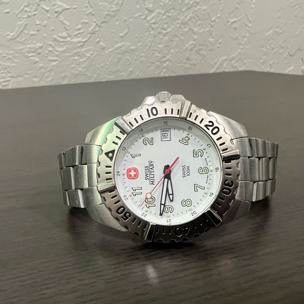 Swiss Army Military Dive watch -Stainless Steel band- Date Function - Time Piece